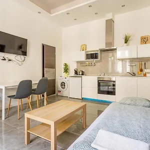 Apartamento Modernized At Kiraly 51, Budapest