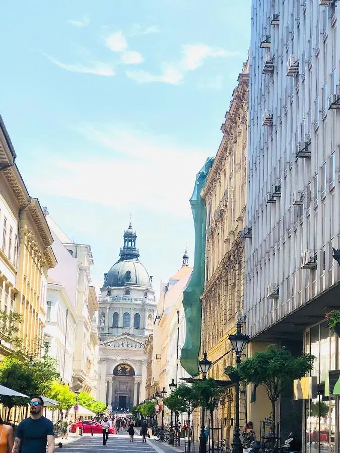 Budapest Downtown Andrassy 0*,